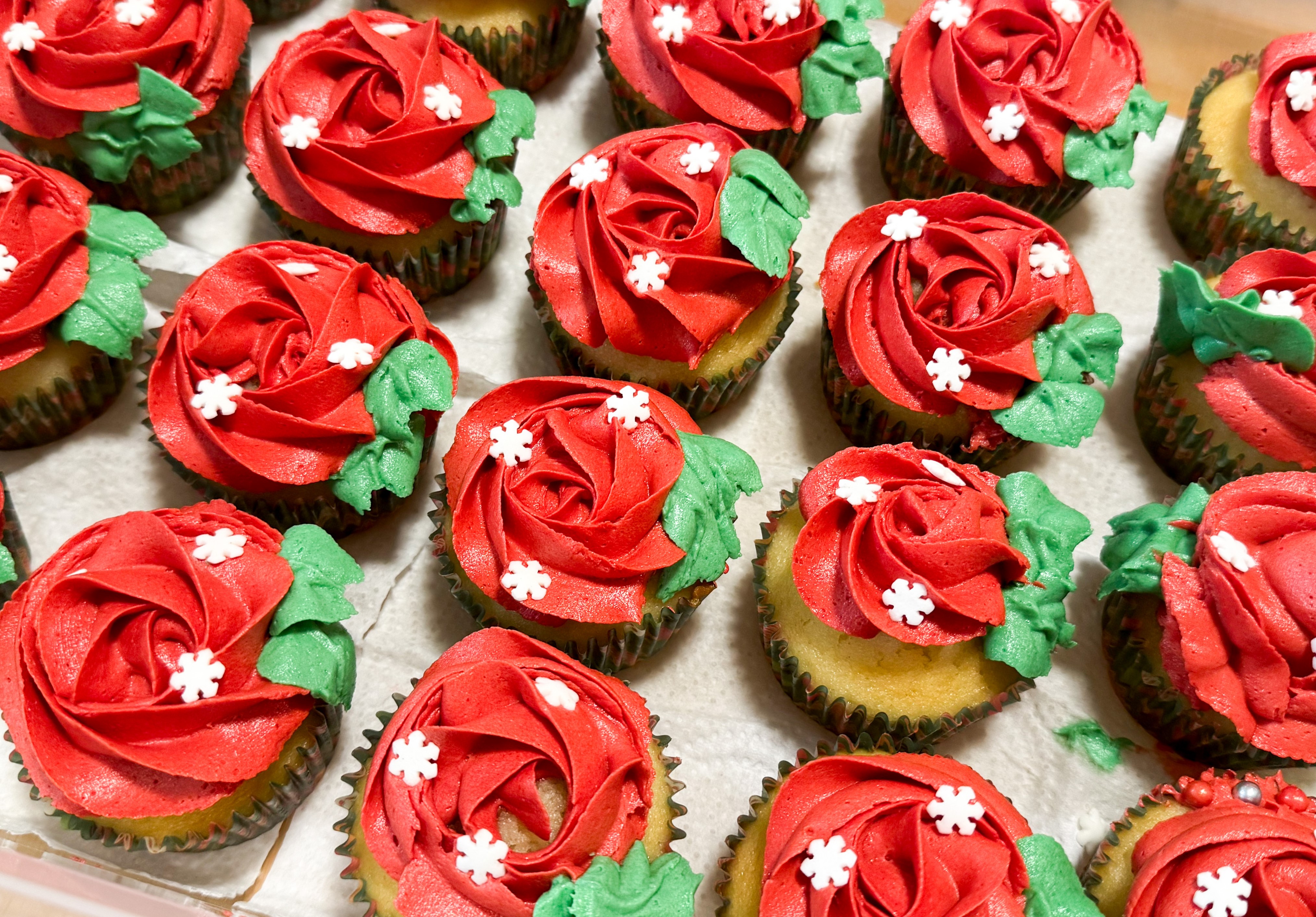 The Winter Rose Ystävänpäivä Cupcakes